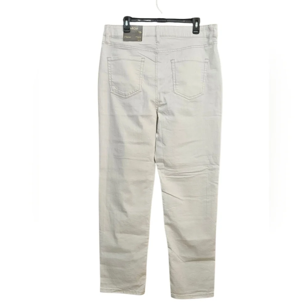 NWTStyle & Co.Women's jeans high-rise straight Leg off-white  decorative patches